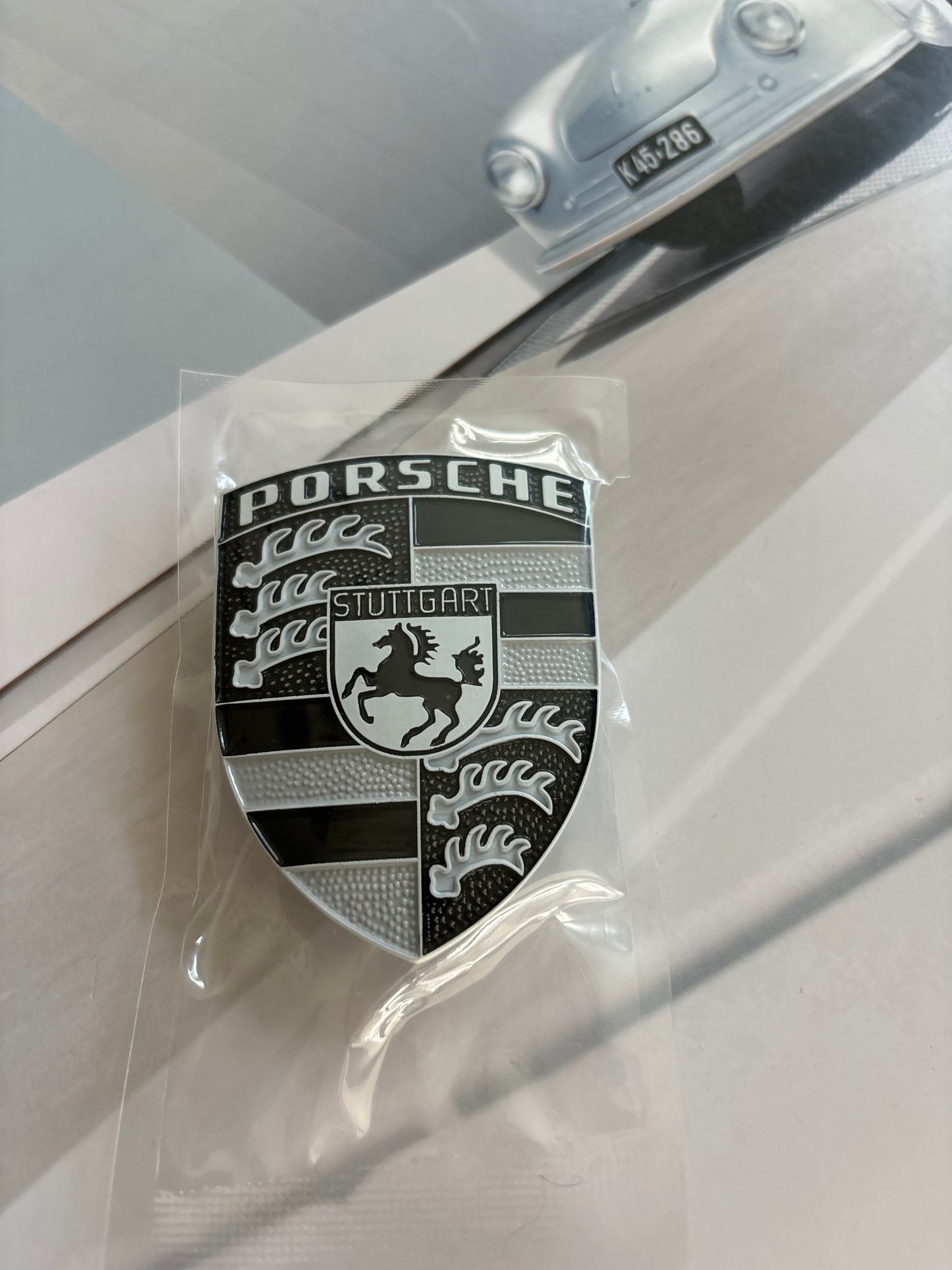 Porsche, Black& White Crest hood badge